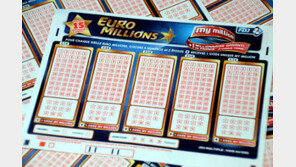 주민 165명 각출 1975억원 복권 당첨…12억씩 분배