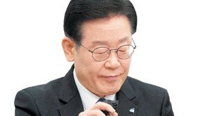 이재명, 최측근 기소에 “한점 부끄럼 없어…탈탈 털어보시라”
