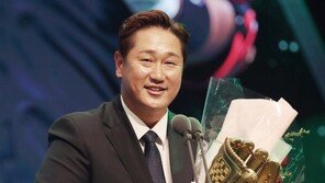 새 역사 남긴 이대호의 마지막…“안 울려고 했는데 눈물나”