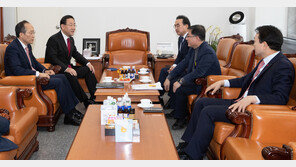 與 “예산안 처리 안돼 무거운 책임감…민주, 전향적 합의해주길”