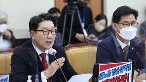 권성동 “더탐사·민주, 거짓도 진실로 바꾼다는 타락한 신념”