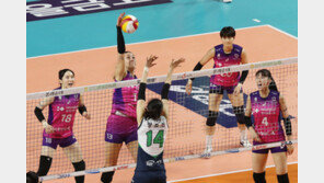 ‘김연경 19득점’ 흥국생명 3연승 질주…페퍼 개막 후 13연패