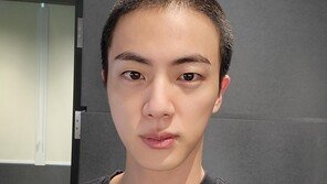 방탄소년단 진, 입대 당일에도 유쾌 “이제 커튼콜 시간이다”