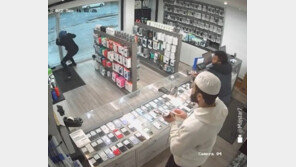 휴대폰 도둑 1초만에 잡았다…매장 주인이 누른 ‘버튼’ 정체는