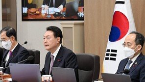 尹, 文케어 직격 “인기영합 포퓰리즘, 건보 근간 해쳐”
