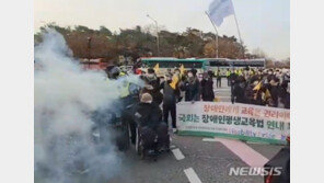 경찰 진압에 넘어진 전장연 대표…인권위 “과잉금지원칙 위반”