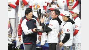 “용진이형 잘 쓸게!”… ‘26억’ 쏜 정용진에 노조도 화답