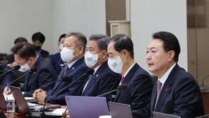 尹 “5년간 20조 퍼붓고도 건보재정 파탄”…文케어 폐기 공식 선언