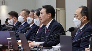 민주, 尹 ‘문재인 케어’ 폐기 선언에 “각자도생하라는 것”