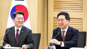 與 ‘전대 룰’ 연일 티격태격…“당심 높여야” vs “30%는 민심”