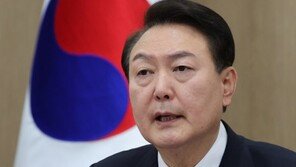 민주, ‘文케어=혈세낭비’ 尹에 “국민에게 의료비 폭탄 던진 것”