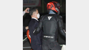 ‘대장동 수익 은닉’ 혐의 ‘헬멧남’ 등 김만배 측근 2명 구속