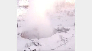 러시아 리조트 근처 30m 싱크홀 발생…“지옥으로 가는 문”