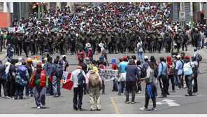 페루, 탄핵 반발 시위 격화에 국가비상사태 선포