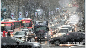 최고 10cm 눈에 설설 긴 퇴근길… “반차 쓰고 귀가” 