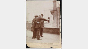 주머니 속 자화상, 셀카의 미학[사진 연구소/나승열]