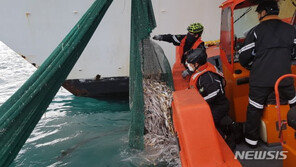 촘촘한 그물로 제주바다 싹쓸이…해경, 中 불법 그물 절단