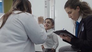 ‘세상에서 가장 작은 사람’으로 기네스북 오른 남성, 신장 65.24㎝