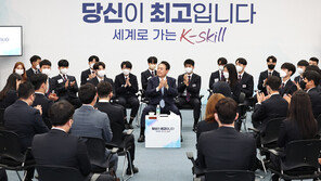 尹 “기술인 존경받는 사회 만들 것”…기능올림픽 선수단과 오찬