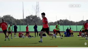 “반갑다 이강인”… 마요르카 복귀 후 동료들로부터 격한 환영 받아