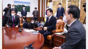 김진표, 여야 원내지도부 불러 “최소한 양심이 있어야지” 호통