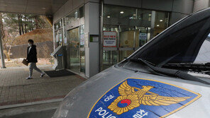 김만배, 당분간 중환자실 입원 계속할 듯…법원, 재판 연기