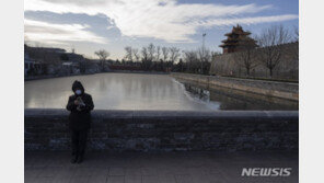 “위드 코로나 中, 코로나 사망자 100만명 이를 수도…조치 마련해야”