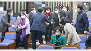 與 전대 ‘당원 100%’로 가닥…정당민주주의냐 비윤 솎아내기냐 논란