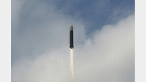 “北 탄도미사일 추정 발사체, 일본 EEZ 밖 낙하 추정”