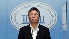 與 “文정부 통계 조작했다면 국정농단” 