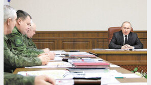 푸틴, 사령관들 소집해 “우크라 작전 제안 달라” 