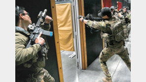 백악관 “미스터 김, 대화 복귀하라” 다음날… 北은 미사일 또 쏴 