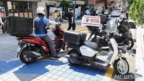 추위·빙판에 배달료 ‘들썩’…“7시간에 30만원 벌었다” 인증글도
