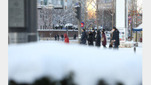 미끄럽고 춥고…월요일 출근길 차도 사람도 ‘엉금엉금’