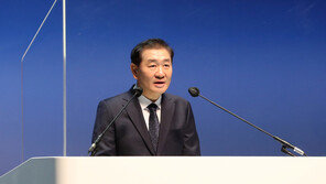 아이폰·중국폰 사이에 낀 ‘갤럭시’…한종희 ‘경쟁력 강화’ 요구