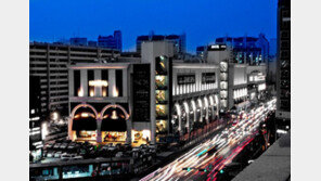 서울 서초구 아울렛 매장 천장서 물폭탄…스프링클러 오작동