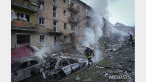 우크라 키이우, 러 드론 집중 공격받아…“20대 중 15대 격추”