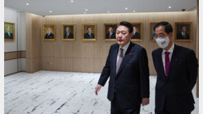 韓총리, 이태원 희생자 분향소 방문…총리실 “안타까워 가셨다”