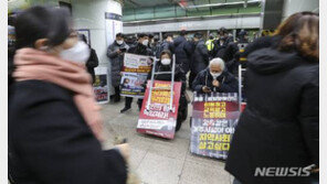 이번엔 경로 바꿔…전장연 시위에 출근길 또 지연