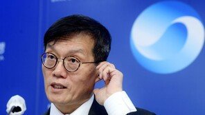 이창용 “물가 중점 둔 통화정책”…추가 긴축 예고