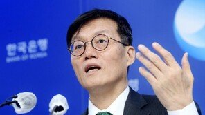 이창용 “내년 경기 어려워…경기침체 경계선에 있어”