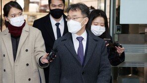 檢, 김만배 측 변호사 12시간 조사…대장동 수익 은닉 조력 정황