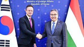 박진, 헝가리 외교장관과 회담… “EU 탄소국경세 차별 안 돼”