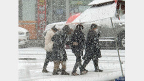 낮까지 중부에 최대 15cm 폭설… “출근길 빙판 조심”