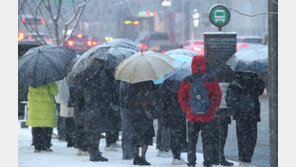 “출근시간 2배”…대설주의보에 차도 사람도 ‘거북이 걸음’