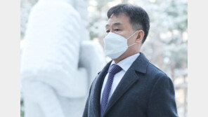 김만배 치료로 대장동 재판 또 연기…내년 1월 재개될 듯