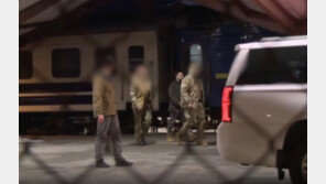 젤렌스키도 우크라 기차타고 폴란드까지…13시간전 ‘미국행’ 트윗