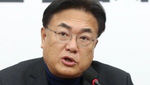 與 “대통령 공격하는 ‘보수 참칭’ 패널 안 돼”…방송사에 항의 공문