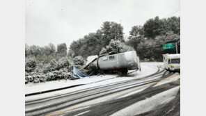 가스운반차 뒤집히고, 산에 갇히기도…폭설 제주 사고 잇따라