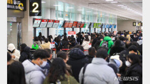 제주 강풍·폭설에 항공기 200여편 결항…1만여명 발 묶여